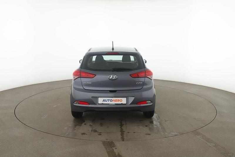 Gebraucht Hyundai i20 Classic 75 PS (55 kW) 2016 Grau Kleinwagen