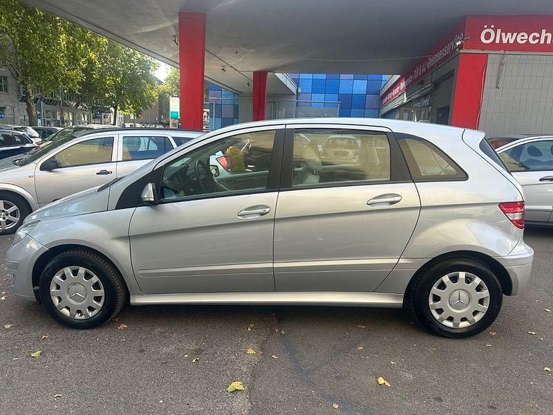 Silber Gebraucht 2009 Mercedes B200 Van / Kleinbus | 6.499 € (Fairer Preis) - Bild 1/4