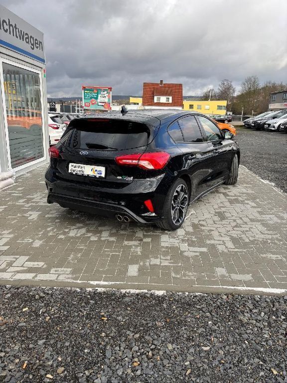 Gebraucht Ford Focus ST-Line 150 PS (110 kW) 2019 Iridiumschwarz metallic Limousine