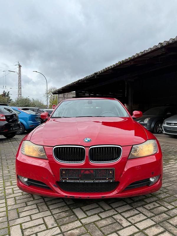 Rot Gebraucht 2009 BMW 318 Kombi | 2.690 € (Fairer Preis) - Bild 1/4