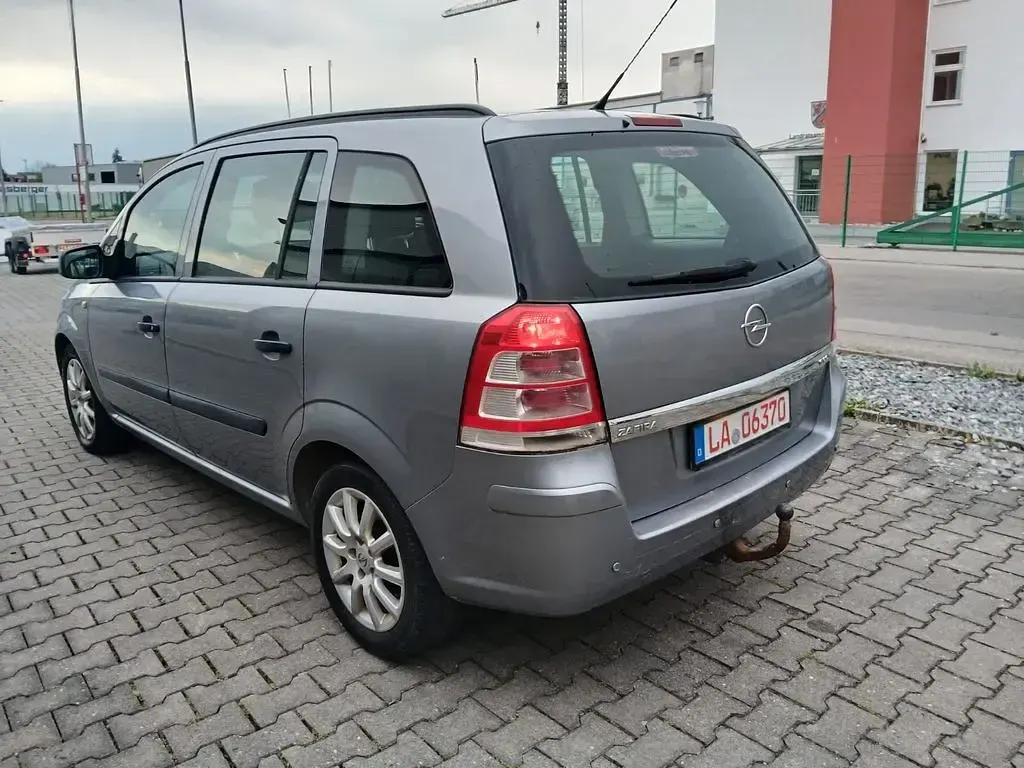 Second-hand Opel Zafira Selection 116 CP (85 kW) 2009 Argintiu Monovolum
