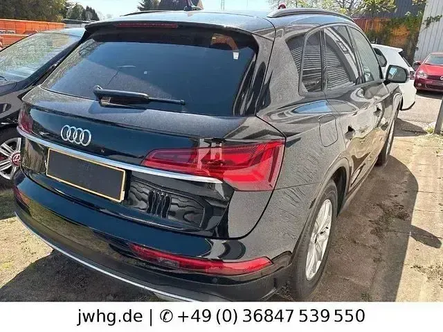 Gebraucht Audi Q5 Sport 163 PS (119 kW) 2022 Brillantschwarz SUV