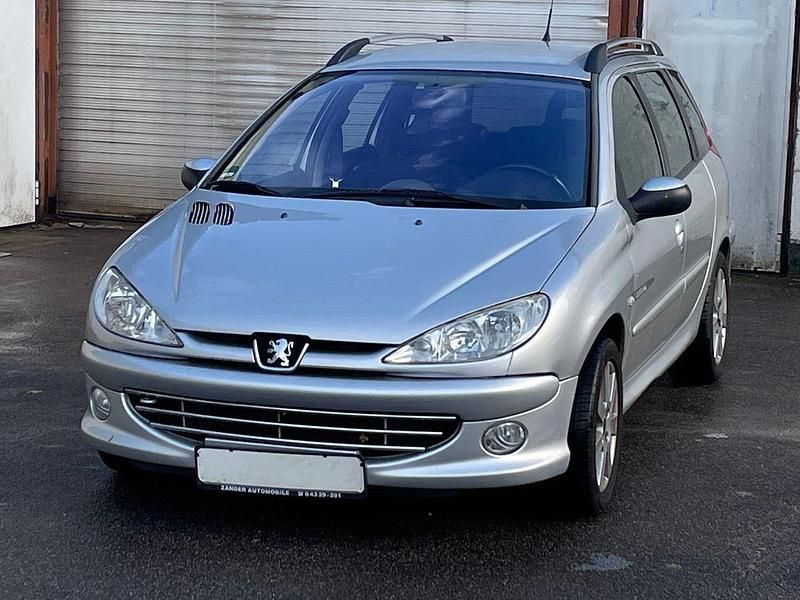 Grau Gebraucht 2004 Peugeot 206 Kombi | 1.850 € (Fairer Preis) - Bild 1/4