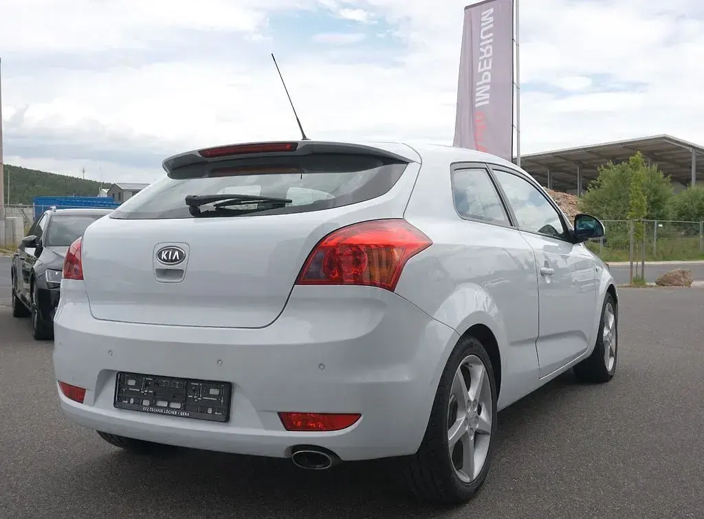 Gebraucht Kia Ceed EX 126 PS (92 kW) 2008 Weiß Kleinwagen