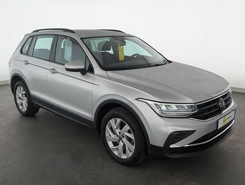 Gebraucht VW Tiguan Life 190 PS (139 kW) 2023 Reflexsilber SUV