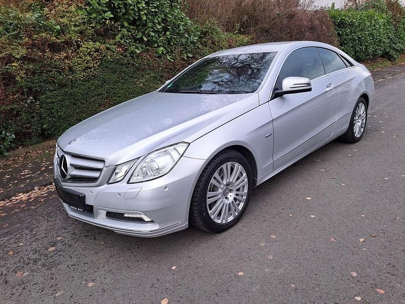 Grau Gebraucht 2010 Mercedes E350 Coupé | 13.000 € (Guter Preis) - Bild 1/4