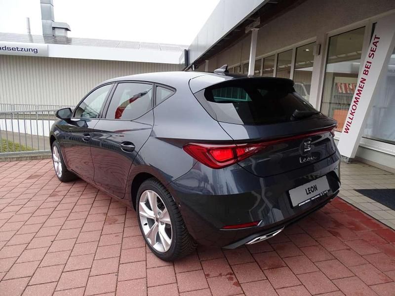Gebraucht Seat Leon FR 150 PS (110 kW) 2024 Magnetic grau (metallic) Limousine