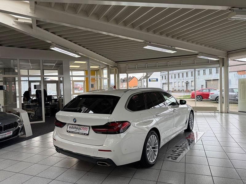 Gebraucht BMW 520 Luxury Line 190 PS (139 kW) 2023 Weiß Limousine
