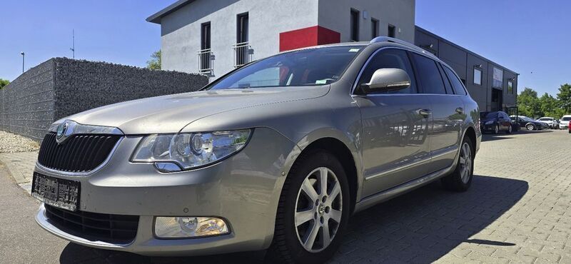 Beige Gebraucht 2013 Skoda Superb Exclusive Kombi | 7.990 € (Superpreis) - Bild 1/4