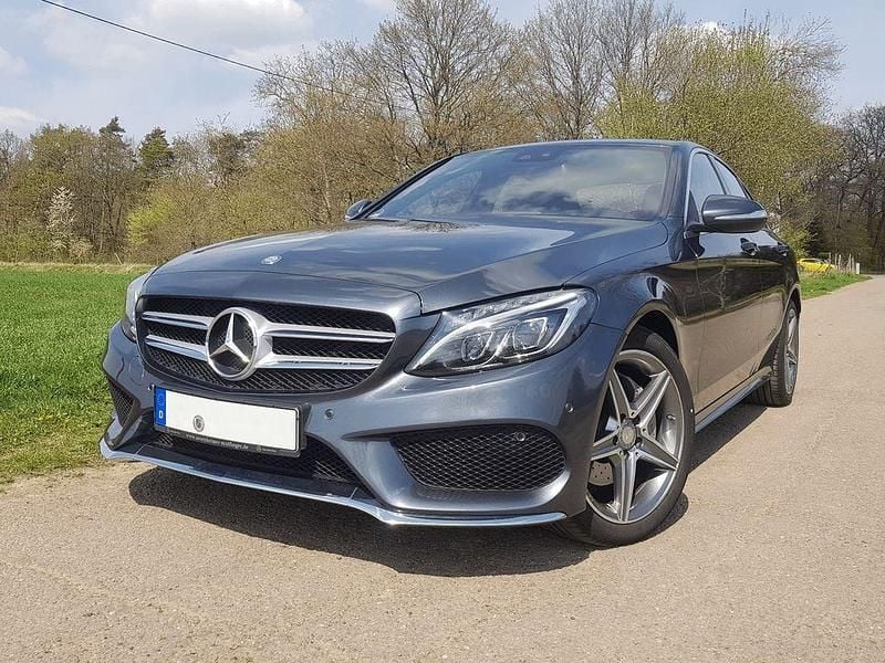 Grau Gebraucht 2015 Mercedes C200 AMG line Limousine | 17.700 € (Guter Preis) - Bild 1/4