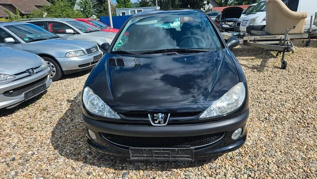 Gebraucht Peugeot 206 75 PS (55 kW) 2009 Schwarz Limousine