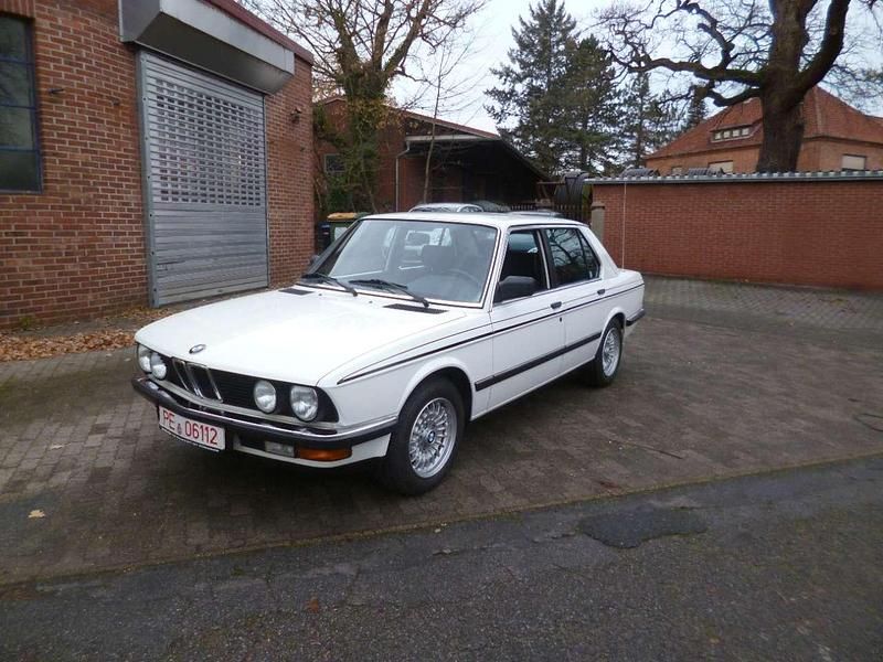 Weiß Gebraucht 1985 BMW 528 Limousine | 14.900 € - Bild 1/4