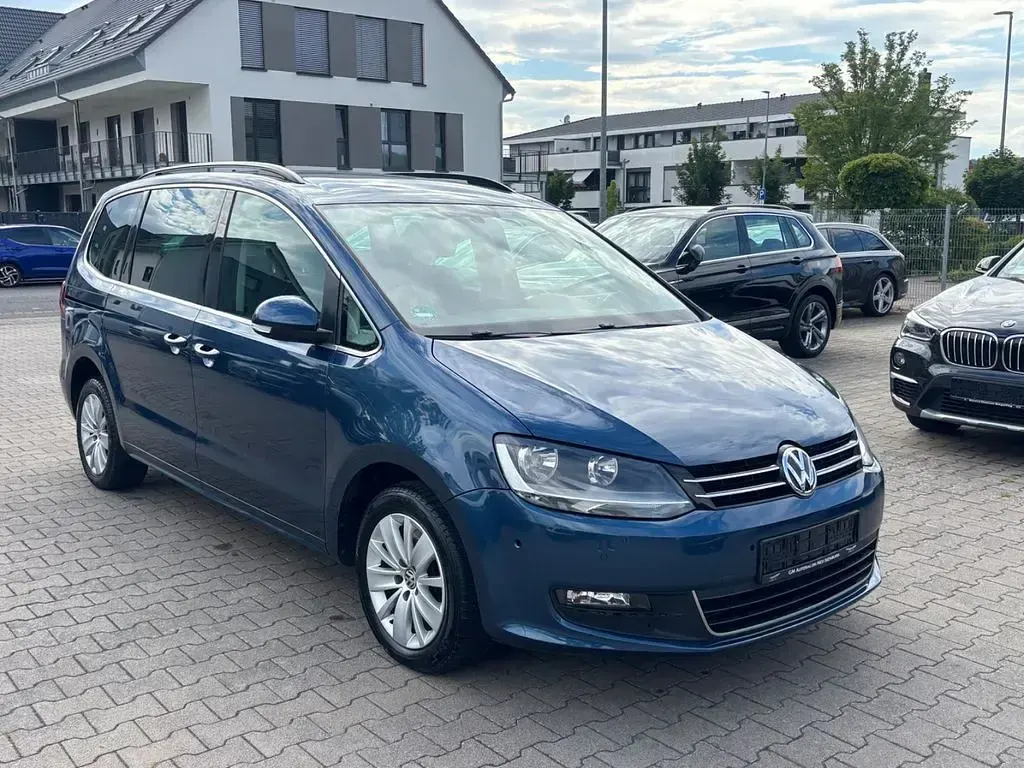 Gebraucht VW Sharan Comfortline 150 PS (110 kW) 2017 Blau Van / Kleinbus