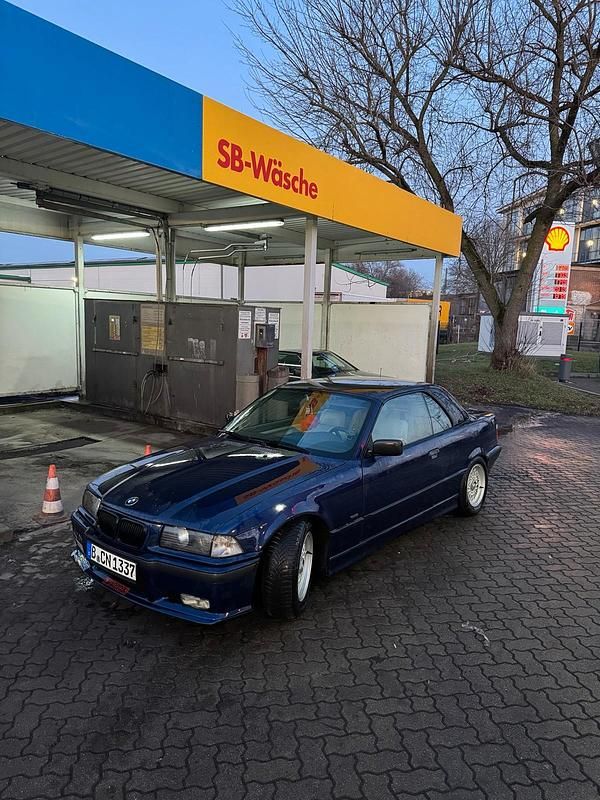 Blau Gebraucht 1996 BMW 325 Cabriolet Cabrio | 7.899 € - Bild 1/4