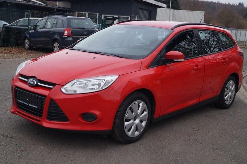 Rot Gebraucht 2011 Ford Focus Limousine | 2.889 € (Fairer Preis) - Bild 1/4