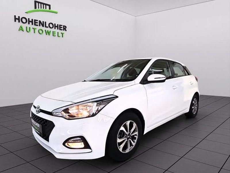 Weiß Gebraucht 2020 Hyundai i20 Trend Limousine | 12.790 € (Guter Preis) - Bild 1/4