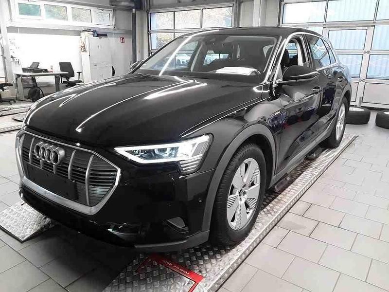 Gebraucht Audi e-tron Basis 230 kW (313 PS) 2022 Schwarz SUV