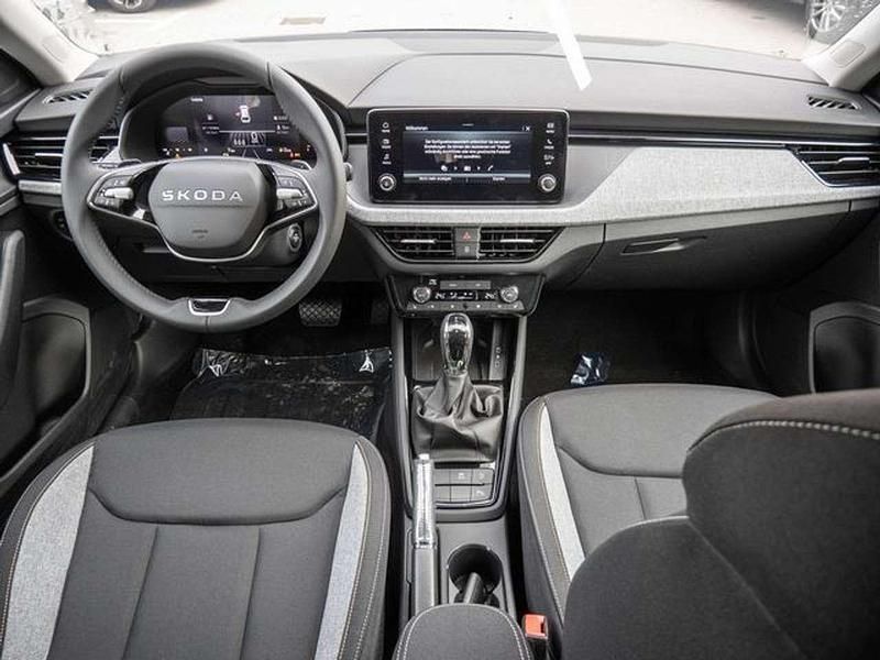 Neu Skoda Scala Selection 116 PS (85 kW) 2025 Grau Kleinwagen