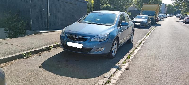 Blau Gebraucht 2011 Opel Astra Kleinwagen | 3.700 € (Fairer Preis) - Bild 1/4