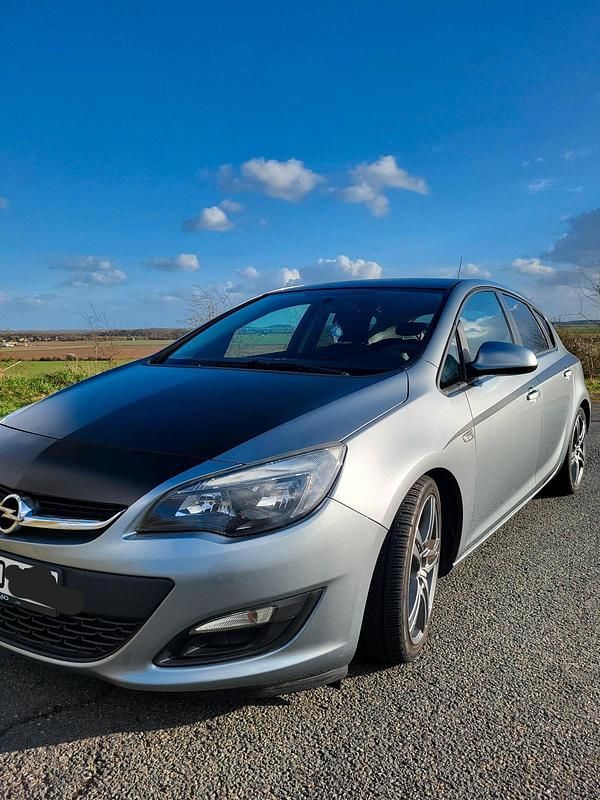 Gebraucht Opel Astra 116 PS (85 kW) 2013 Silber Limousine