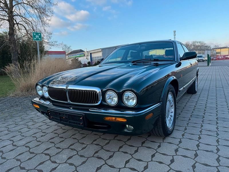 Grün Gebraucht 1998 Jaguar XJ8 Executive Limousine | 19.999 € - Bild 1/4