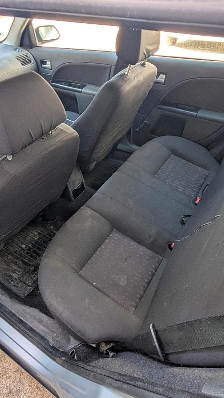 Gebraucht Ford Mondeo 125 PS (91 kW) 2003 Silber Kombi