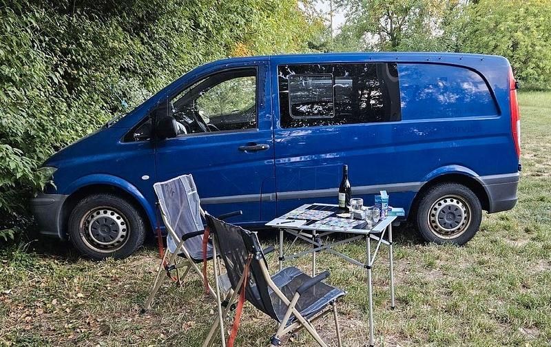 Blau Gebraucht 2011 Mercedes Vito Van / Kleinbus | 17.900 € - Bild 1/4