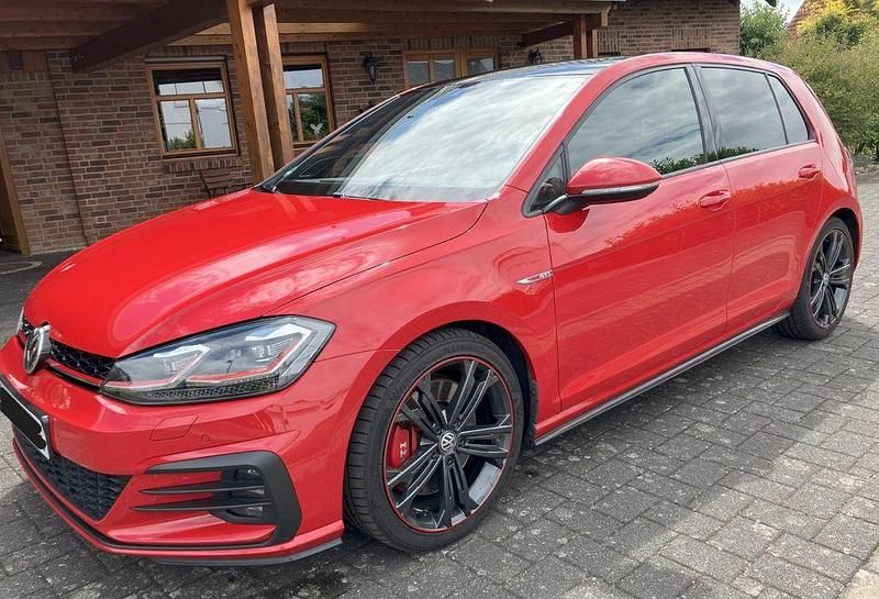 Rot Gebraucht 2017 VW Golf VII GTI Limousine | 20.900 € (Etwas zu teuer) - Bild 1/4
