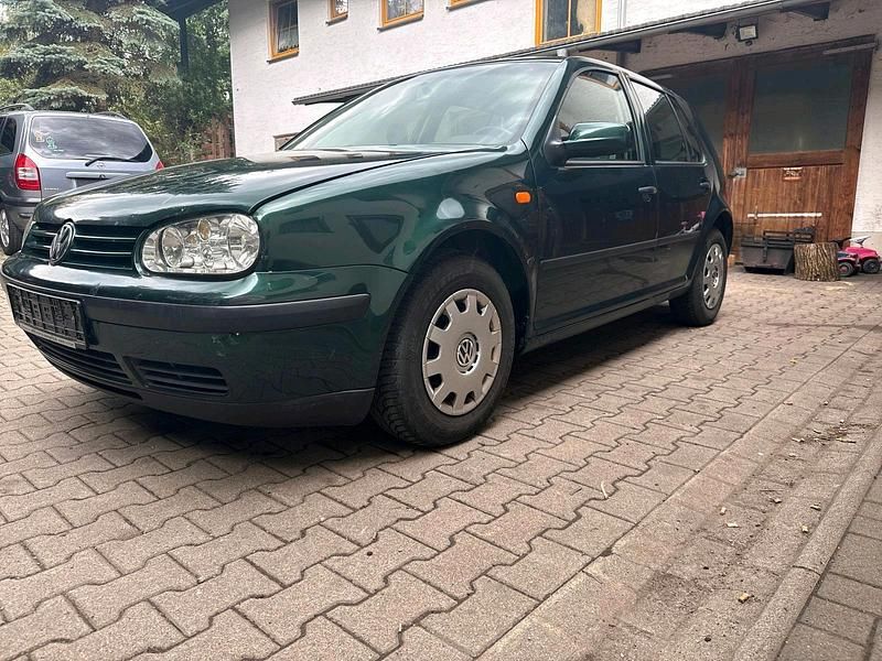 Grün Gebraucht 1998 VW Golf IV Kleinwagen | 1.299 € (Fairer Preis) - Bild 1/4