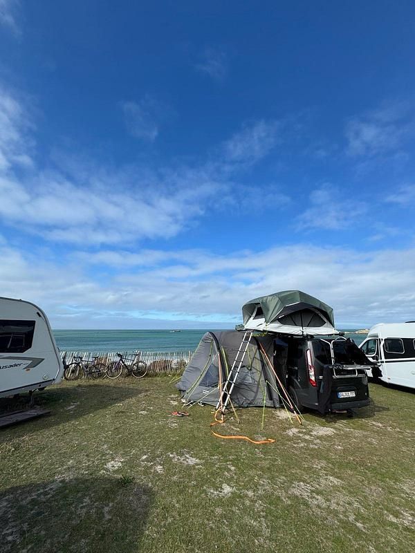 Schwarz Gebraucht 2015 Ford Tourneo Van / Kleinbus | 25.999 € - Bild 1/4