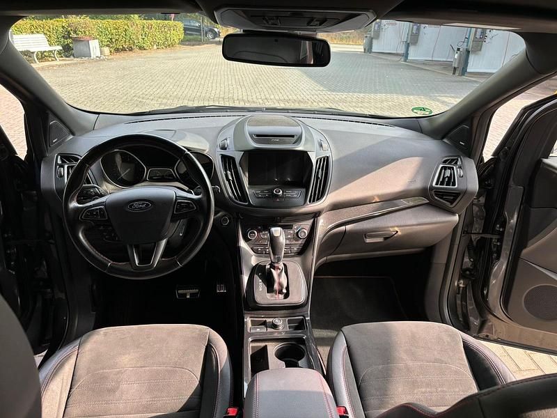 Gebraucht Ford Kuga ST-Line 179 PS (131 kW) 2018 Grau SUV