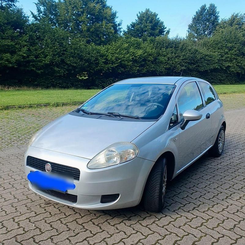 Grau Gebraucht 2011 Fiat Grande Punto Kleinwagen | 1.699 € - Bild 1/4