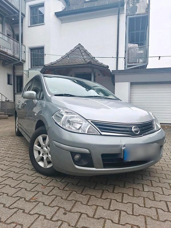 Gebraucht Nissan Tiida 110 PS (80 kW) 2010 Silber Limousine