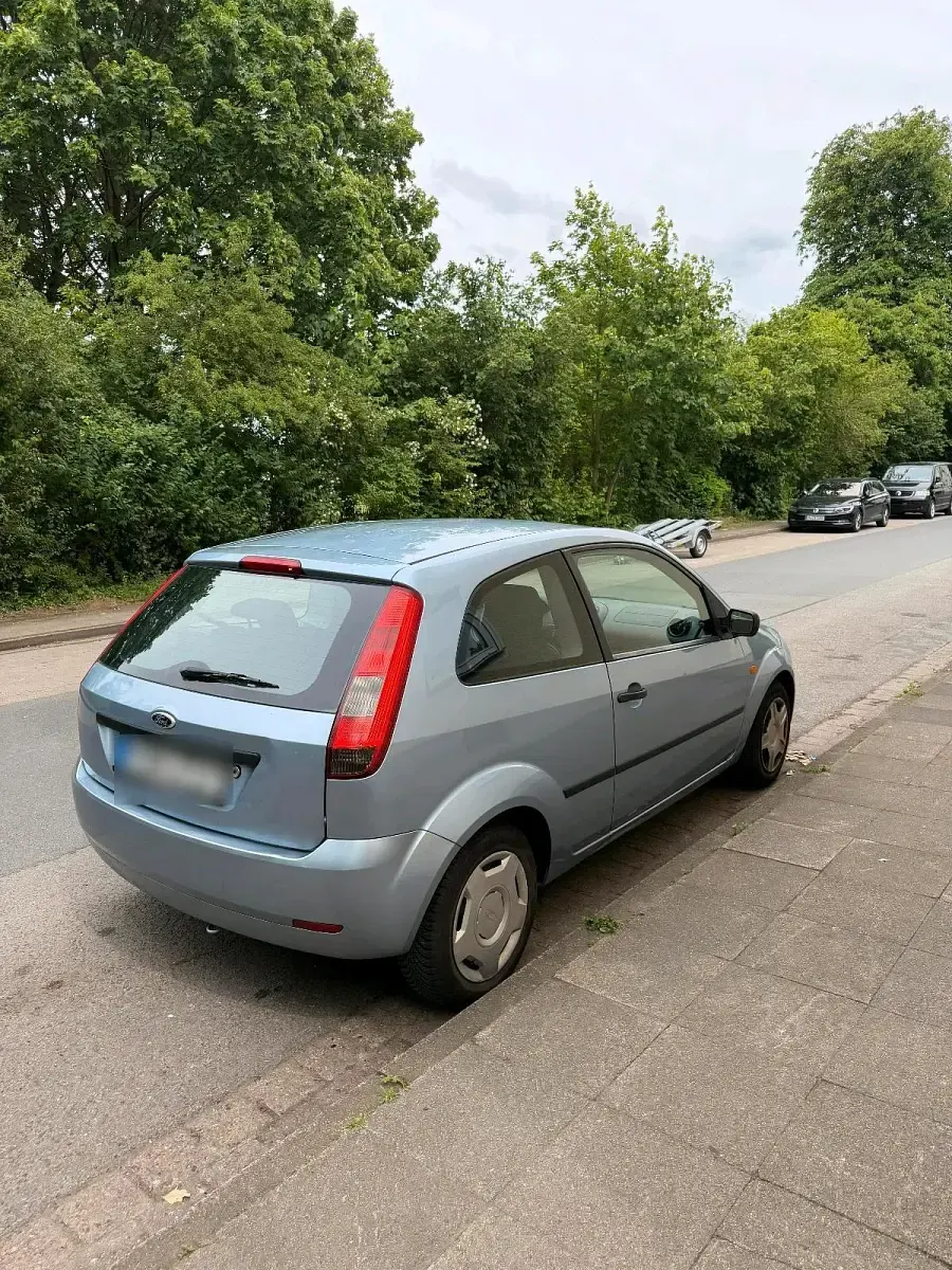 Gebraucht Ford Fiesta 69 PS (50 kW) 2005 Blau Kleinwagen