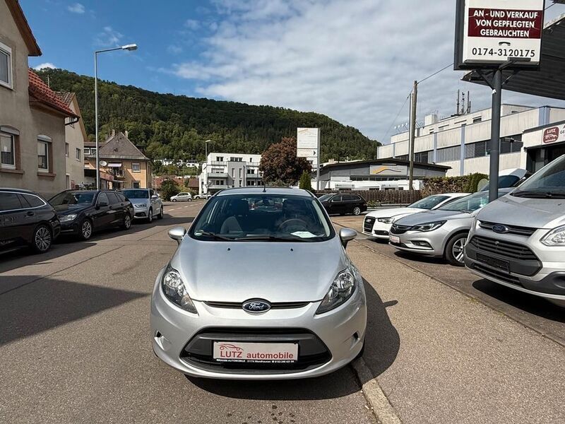 Polarsilber metallic Gebraucht 2012 Ford Fiesta Trend Kleinwagen | 4.850 € (Etwas zu teuer) - Bild 1/4