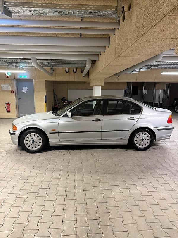 Gebraucht BMW 320 150 PS (110 kW) 1998 Silber Limousine