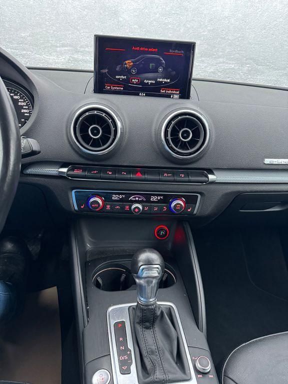 Gebraucht Audi A3 e-tron Sport 205 PS (150 kW) 2016 Grün Kleinwagen