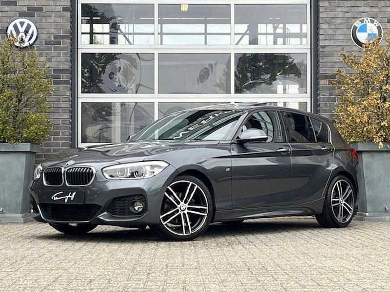 Grau Gebraucht 2019 BMW 118 Efficient Dynamics Kleinwagen | 14.945 € (Fairer Preis) - Bild 1/4