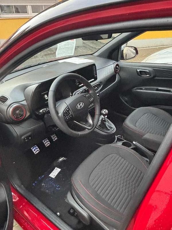 Neu Hyundai i10 N Line 90 PS (66 kW) 2025 Dragon red metallic Kleinwagen