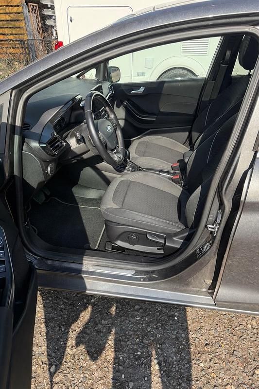 Gebraucht Ford Fiesta Titanium 100 PS (73 kW) 2018 Grau Kleinwagen
