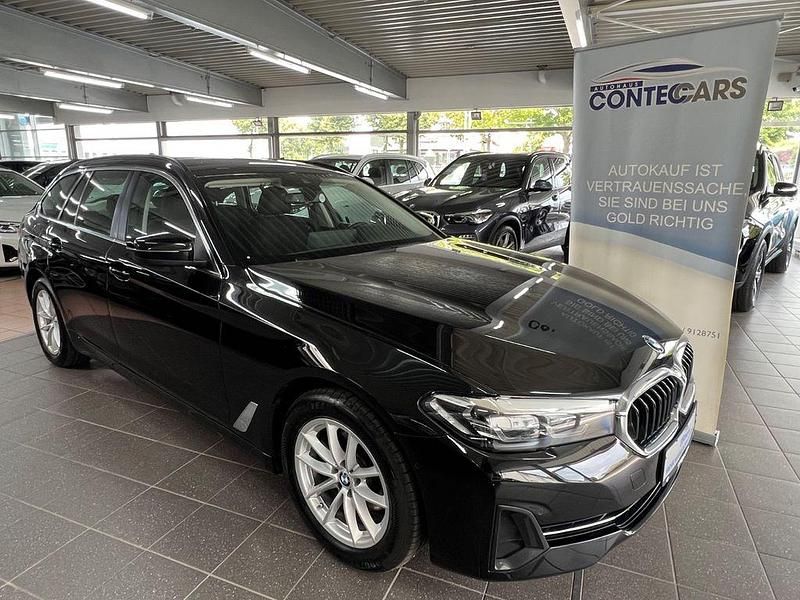 Black sapphire Gebraucht 2023 BMW 520 Sport Line Kombi | 32.400 € (Fairer Preis) - Bild 1/4