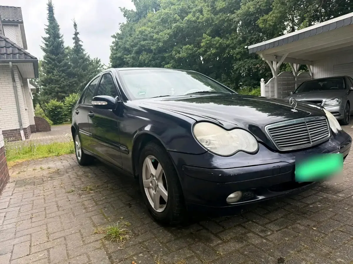 Gebraucht Mercedes C180 2026 Schwarz Kleinwagen