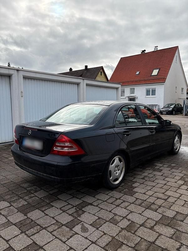 Gebraucht Mercedes C180 143 PS (105 kW) 2003 Schwarz Limousine