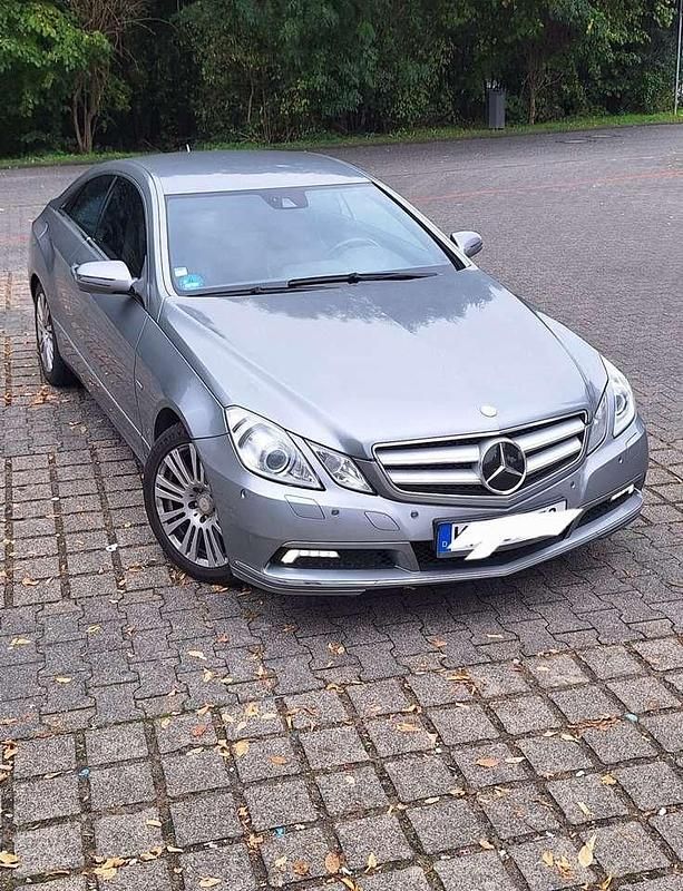 Gebraucht Mercedes E250 Avantgarde 204 PS (150 kW) 2009 Coupé