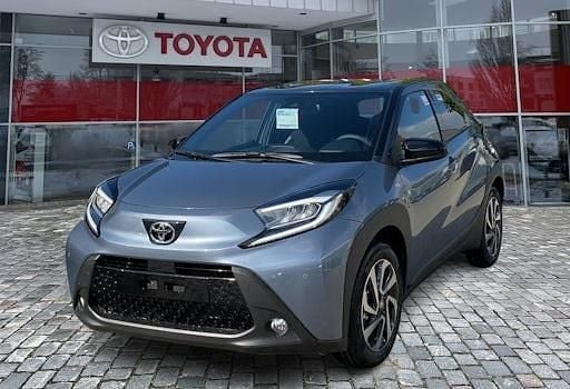 Neu Toyota Aygo X 72 PS (52 kW) 2025 Grau SUV
