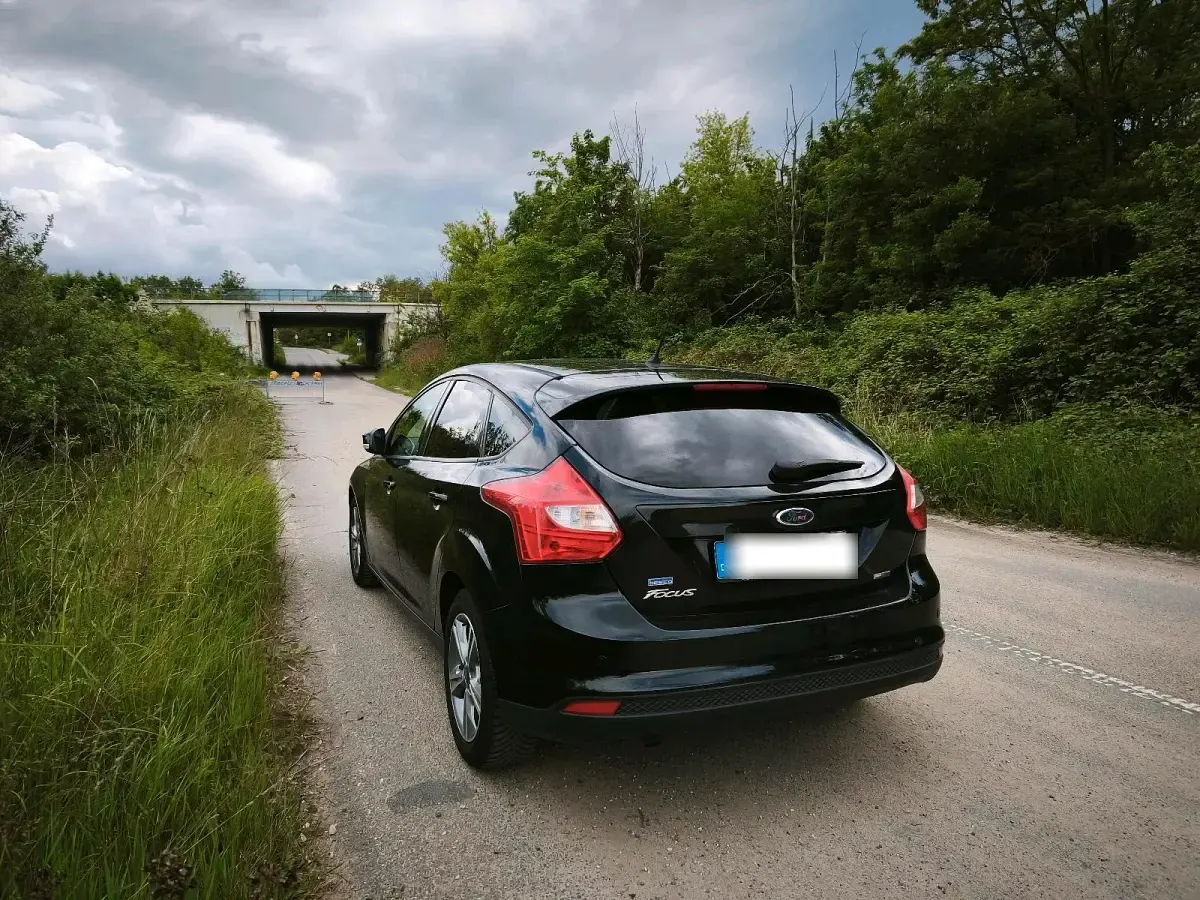 Gebraucht Ford Focus 125 PS (91 kW) 2013 Schwarz Coupé