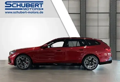 Neu BMW 520 M Sport 197 PS (144 kW) 2026 Rot Kombi