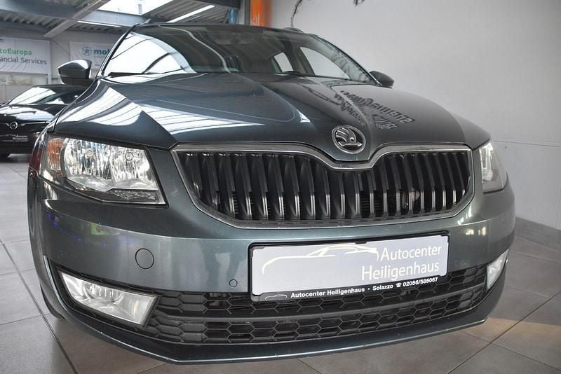 Grau Gebraucht 2018 Skoda Octavia Ambition Kombi | 8.980 € (Superpreis) - Bild 1/4
