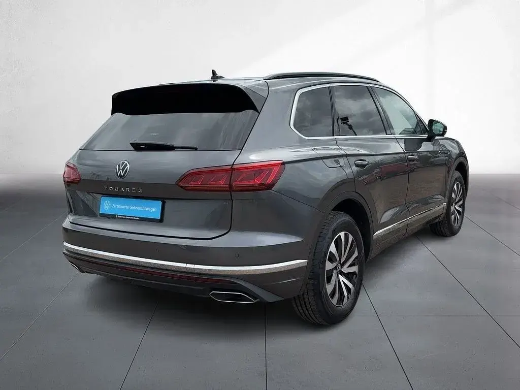 Gebraucht VW Touareg Elegance 286 PS (210 kW) 2023 Siliziumgrau metallic SUV