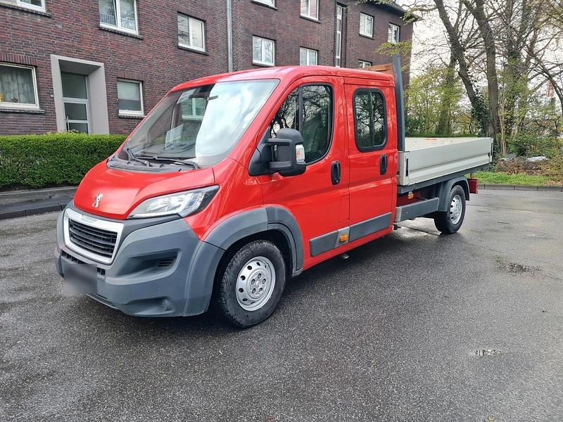 Gebraucht Peugeot Boxer 163 PS (119 kW) 2017 Rot Van